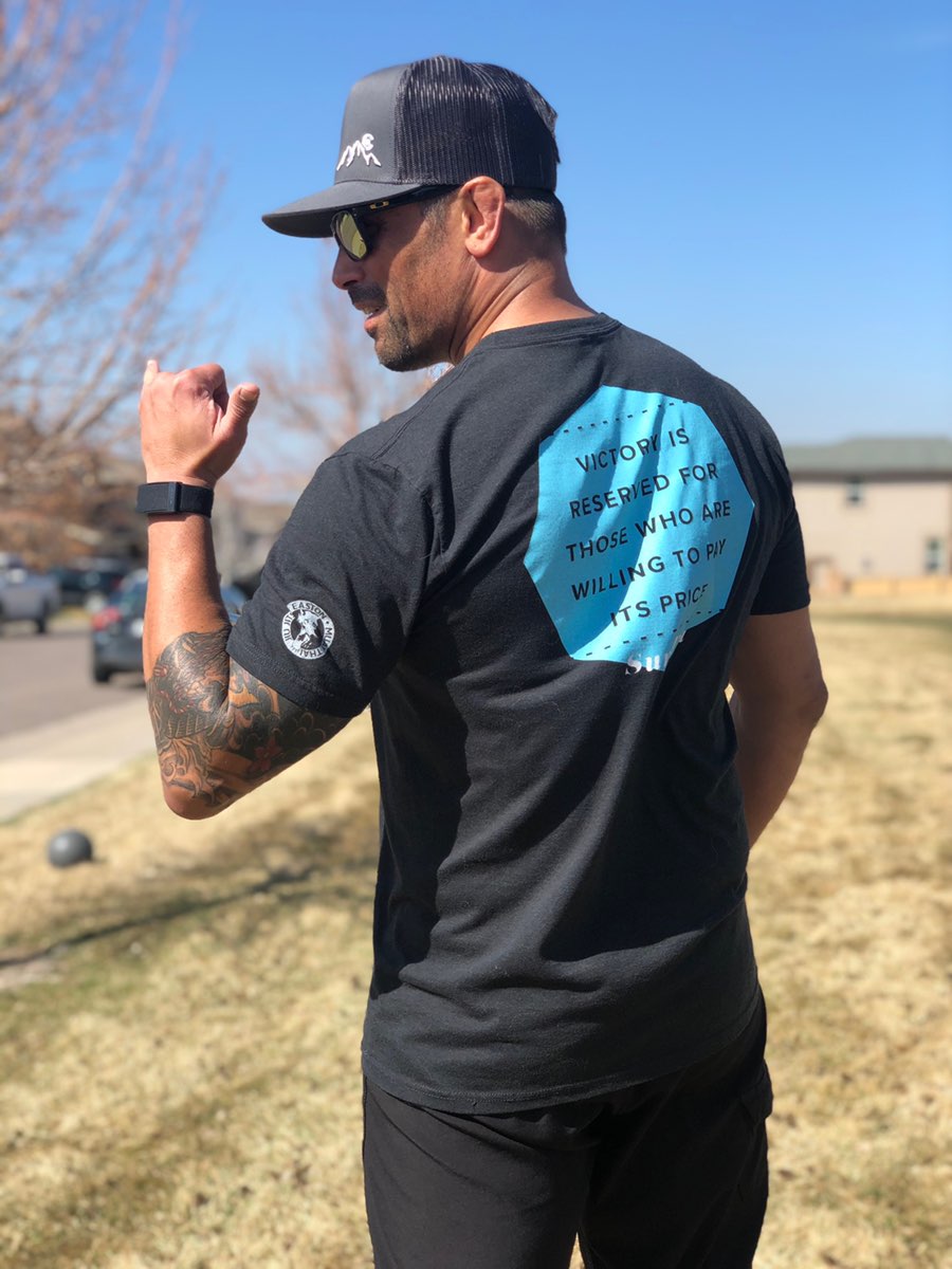 Chris Messina shows the back of his Easton Solid Kimonos t-shirt: "Victory is reserved for those who are willing to pay its price. - Sun Tzu"