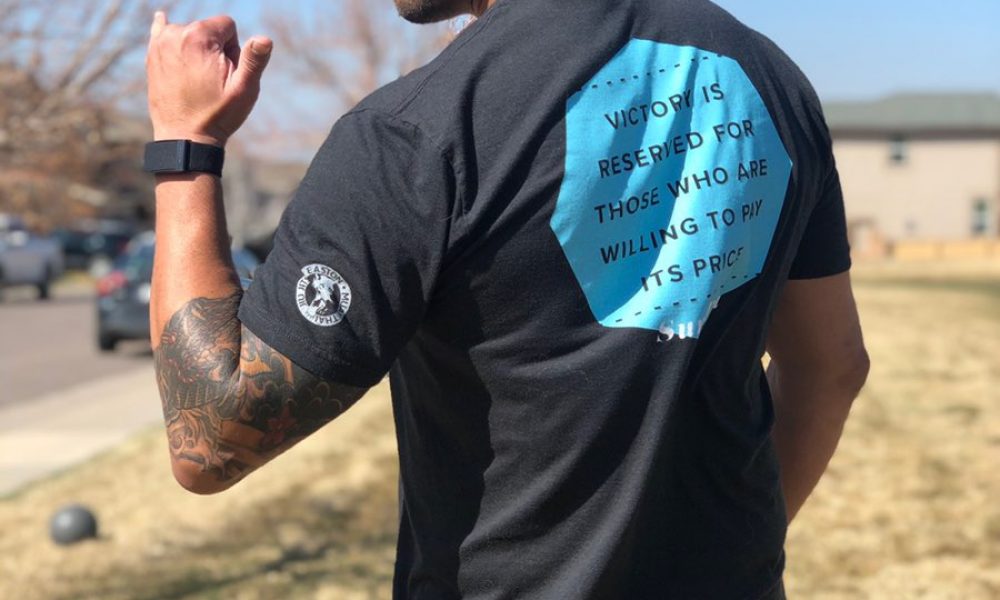 1585746739986_0248328365_4cf54e87_v1.jpg Chris Messina shows the back of his Easton Solid Kimonos t-shirt: "Victory is reserved for those who are willing to pay its price. - Sun Tzu"
