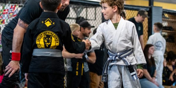kids bjj duals shaking hands before match
