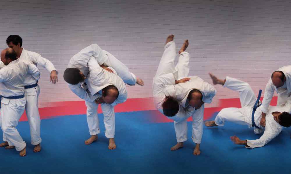 Jiu-JItsu-hip-throw-r-p