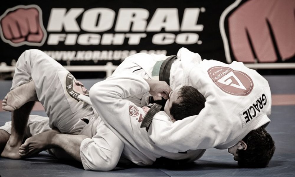 Roger-Gracie-monta-e-pega-Bernardo-Faria-no-Mundial-20091