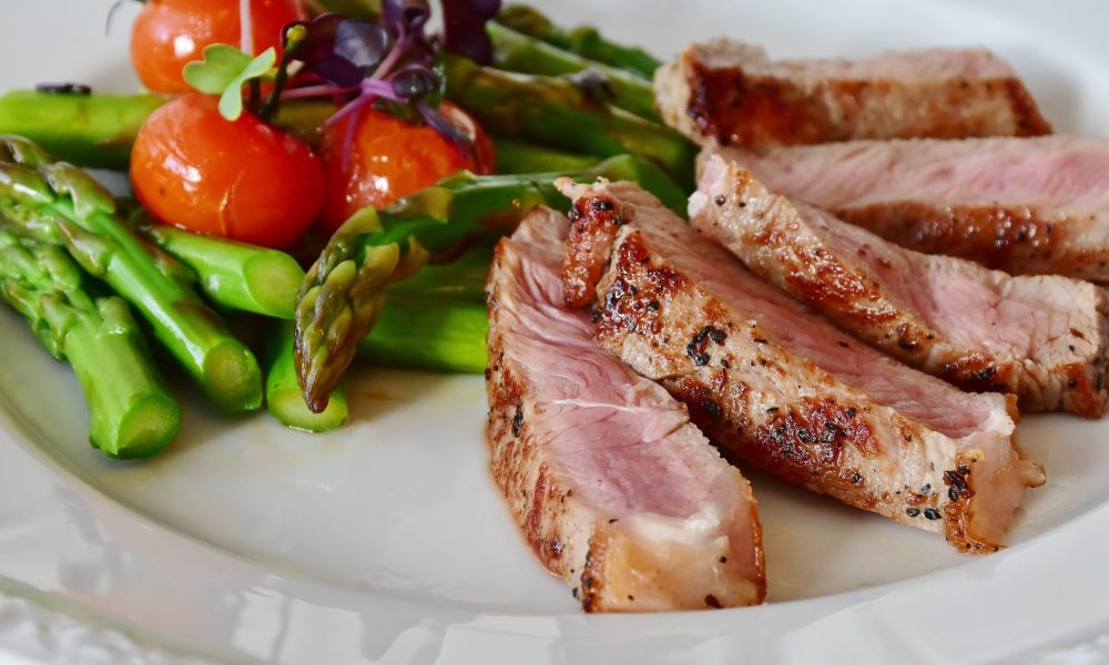 a plate of food that you could eat on the nutrition challenge sugar detox